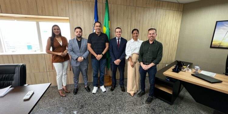 Deputado Eyder Brasil recebe advogados para discutir precariedade dos serviços da Energisa e direitos dos consumidores