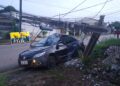 FUGIU: Motorista abandona veículo após derrubar poste de energia em Porto Velho