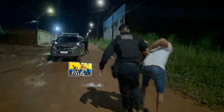 URGENTE: Mecânico é preso acusado de fazer disparos na casa da esposa grávida por ciúmes na zona leste
