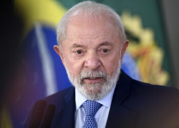 Pesquisa aponta que 62% dos brasileiros acham que Lula não deveria se candidatar à reeleição