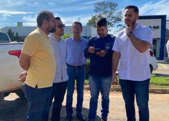 Laerte Gomes visita obras de recuperação de asfalto em ruas de Ji-Paraná