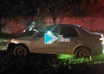 SONO PESADO: Mulher dorme no volante e derruba poste de iluminação em acidente no Bairro Novo