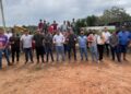Presidente Alex Redano entrega implementos agrícolas para fortalecer a produção no distrito de Rio Branco