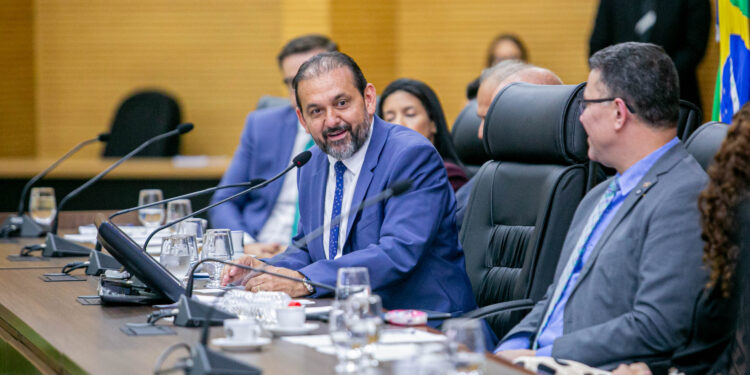 Governador coronel Marcos Rocha é condecorado com Título Honorífico de Cidadão do Estado de Rondônia