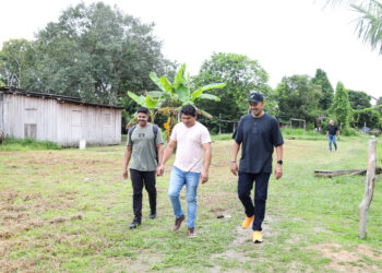 Deputado Eyder Brasil visita distrito de Cavalcante para ouvir demandas da saúde