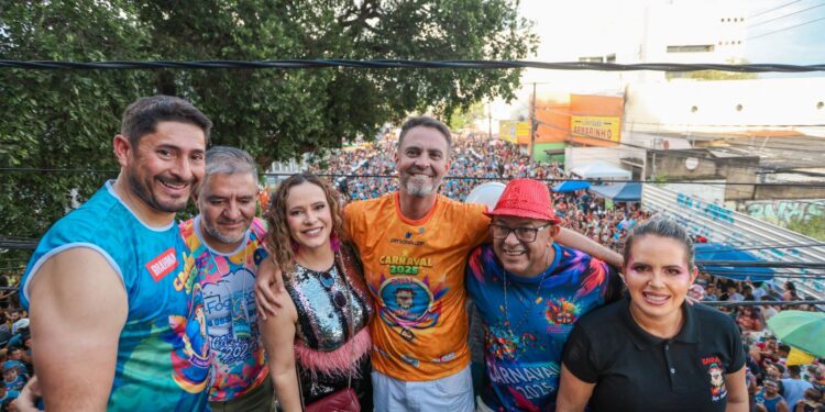 Banda do Vai Quem Quer: Prefeito Léo Morais participa da abertura e desfile do maior bloco de rua da região Norte do país