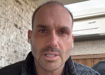 Urgente: Eduardo Bolsonaro se licencia do mandato de deputado e se exila nos EUA para denunciar “ditadura da toga”; veja vídeo