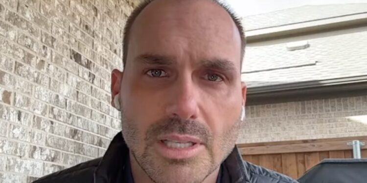 Urgente: Eduardo Bolsonaro se licencia do mandato de deputado e se exila nos EUA para denunciar “ditadura da toga”; veja vídeo