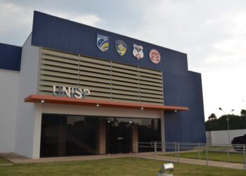 SAÍRAM NA TAPA: Homem é preso depois de ameaçar colocar fogo na casa com esposa e filhas dentro