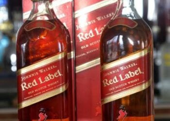 SEM VERGONHA: Homem de 59 anos é preso furtando Whisky em supermercado