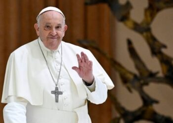 Após piora, Vaticano atualiza estado de saúde do papa Francisco. Veja