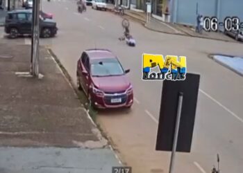 VÍDEO: Onix avança preferencial e causa grave acidente com motociclista na Amazonas
