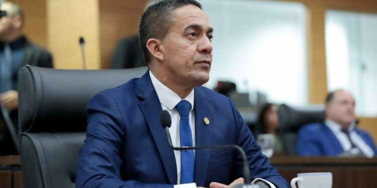 Eyder Brasil solicita ampliação do Programa Melhor em Casa para os 52 municípios de Rondônia