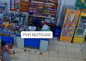 VÍDEO: Criminoso aplica mata-leão em comerciante para roubar R$85 reais