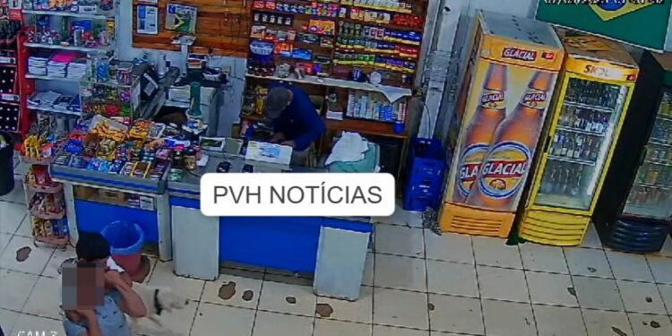 VÍDEO: Criminoso aplica mata-leão em comerciante para roubar R$85 reais