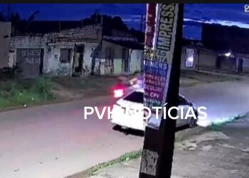 VÍDEO: Ciclista embriagado é atropelado  por moto na zona leste