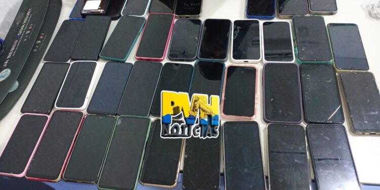 FIZERAM A FESTA: Casal suspeito de fazer arrastão é flagrado com 38 celulares roubados no carnaval