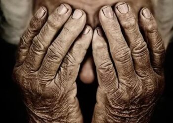 COVARDIA: Criminosos amarram e amordaçam idosa de 75 anos durante roubo na zona leste