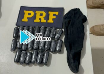 URGENTE: PRF prende passageiro de táxi que engoliu 50 capsulas de cocaína
