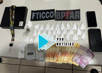 TRÁFICO: BPTAR prende acusado de vender drogas ao lado de escola na zona leste