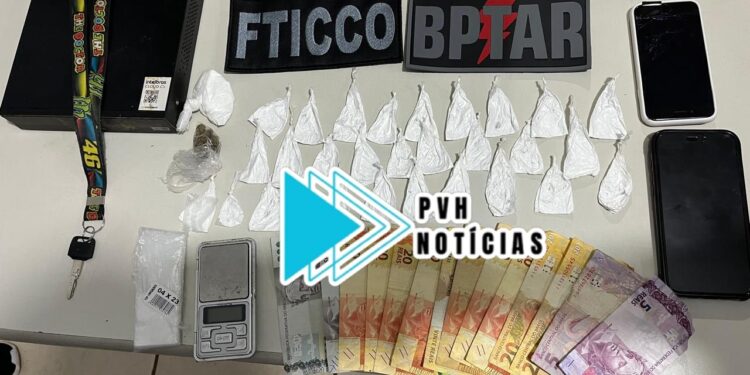 TRÁFICO: BPTAR prende acusado de vender drogas ao lado de escola na zona leste