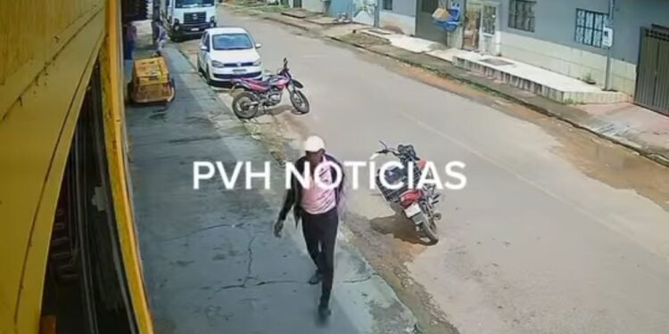 VÍDEO: Ladrão de calcinha e ração é filmado agindo novamente na zona sul