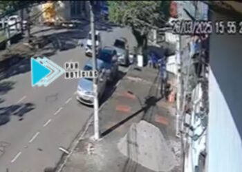 VÍDEO: Motociclista é atropelado após invadir cruzamento no centro
