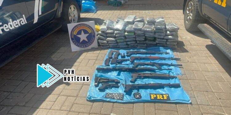SURPRESA: Operação da Receita Federal e PRF encontra arsenal de armas e drogas em caminhão na BR-319