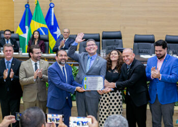 Governador Marcos Rocha recebe o título de Cidadão do Estado de Rondônia das mãos dos deputados Laerte Gomes e Ezequiel Neiva