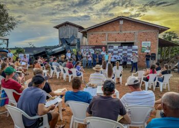 Deputado Cássio Gois entrega máquina recolhedora de café e fortalece agricultura familiar em Cacoal