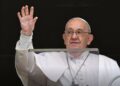 Papa Francisco deve ter alta hospitalar neste domingo