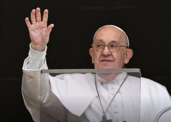 Papa Francisco deve ter alta hospitalar neste domingo