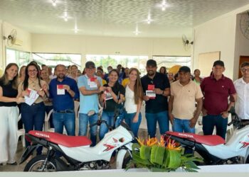Deputado Laerte Gomes entrega mais 52 motos 0 km para ACSs de Ouro Preto D’Oeste