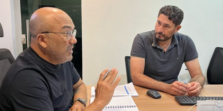 Vereador Márcio Pacele vai à EMDUR buscar esclarecimentos sobre furtos de lâmpadas na Estrada dos Periquitos