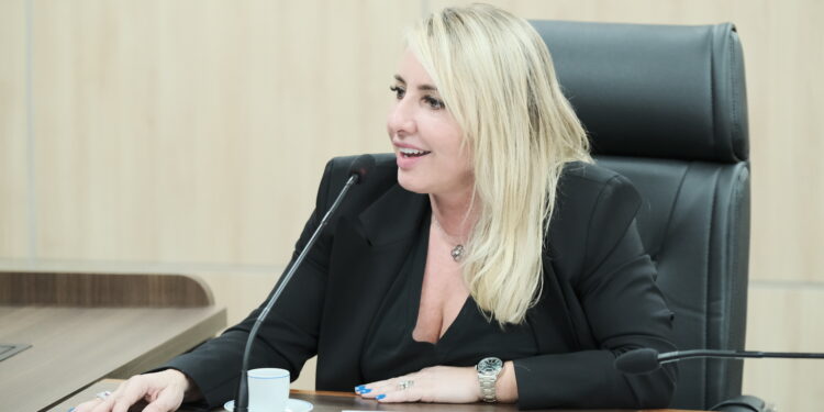 Ieda Chaves aciona autoridades após vídeo de maus-tratos a cachorro em Porto Velho