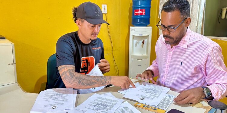 Vereador Dr. Santana visita Associação de Moradores do Bairro Jardim Santana e traz novidades sobre o programa “Tchau Poeira”