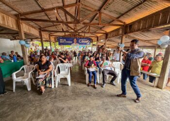 Deputado Cássio Gois entrega trator para Associação de produtores rurais em Chupinguaia