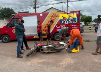 URGENTE: Motociclista, criança e adolescente ficam feridos em acidente na Calama