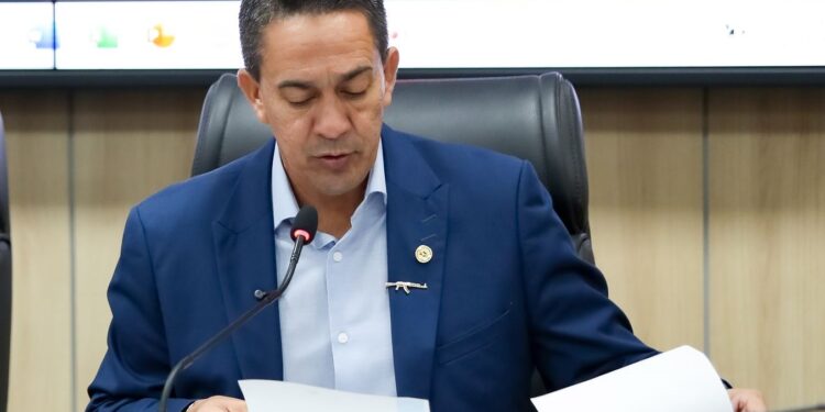 Eyder Brasil solicita prorrogação do concurso da Politec e convocação dos remanescentes