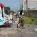 AGORA POUCO: Motociclista fica ferido em acidente com caminhão baú na zona sul