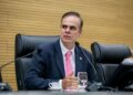 Deputado Alan Queiroz defende servidores e propõe hospital exclusivo para traumas em discurso sobre Saúde Pública