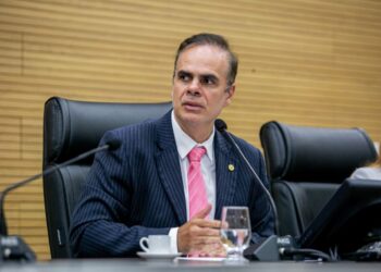 Deputado Alan Queiroz defende servidores e propõe hospital exclusivo para traumas em discurso sobre Saúde Pública