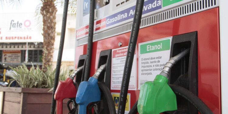 Deputado Alan Queiroz solicita Audiência Pública para debater alta dos combustíveis em Rondôni