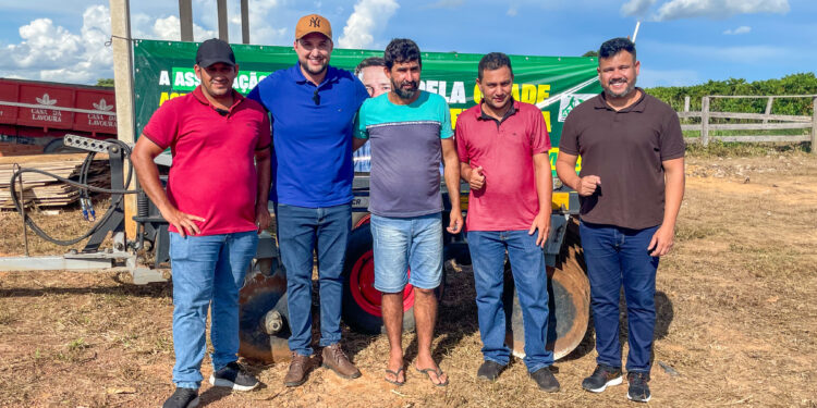 Associação ASPRUER recebe grade niveladora por meio de emenda do deputado Alex Redano