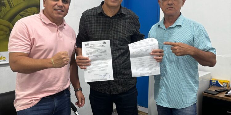 Vereador Edimilson Dourado se reúne na Semtran e reforça pedido de lombadas e linha de ônibus para Colônia Viçosa