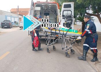 URGENTE: Telhado de residência quebra e idoso cai de cabeça no chão na zona sul