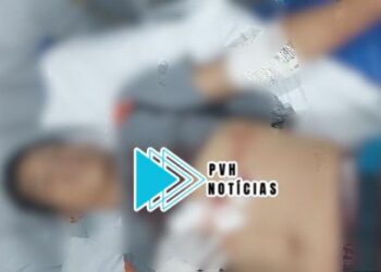 ATUALIZADA: Jovem é esfaqueado durante briga em frente de residência na zona leste