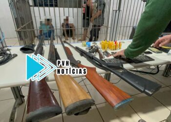 FLAGRANTE: Operação conjunta resulta em apreensão de armas e quatro presos
