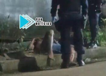 NA CABEÇA: Homem é perseguido e espancado a pauladas na zona sul