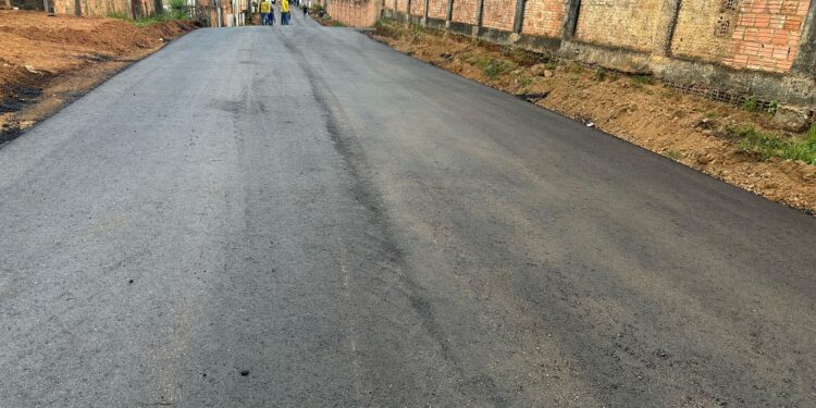 CONQUISTA – Semob inicia asfaltamento de rua na zona sul a pedido do vereador Edimilson Dourado